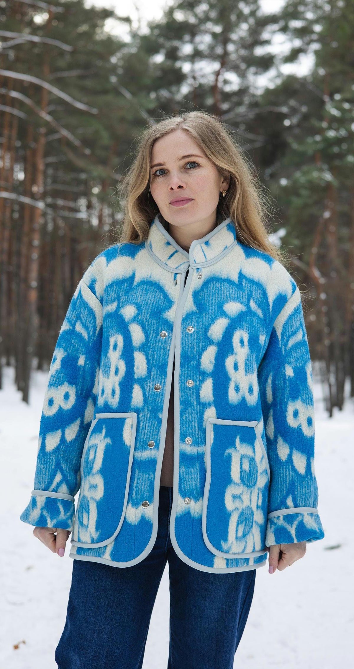 Vintage Wool Blanket Coat – Blue and White Floral Oversize Jacket – Women's Size M