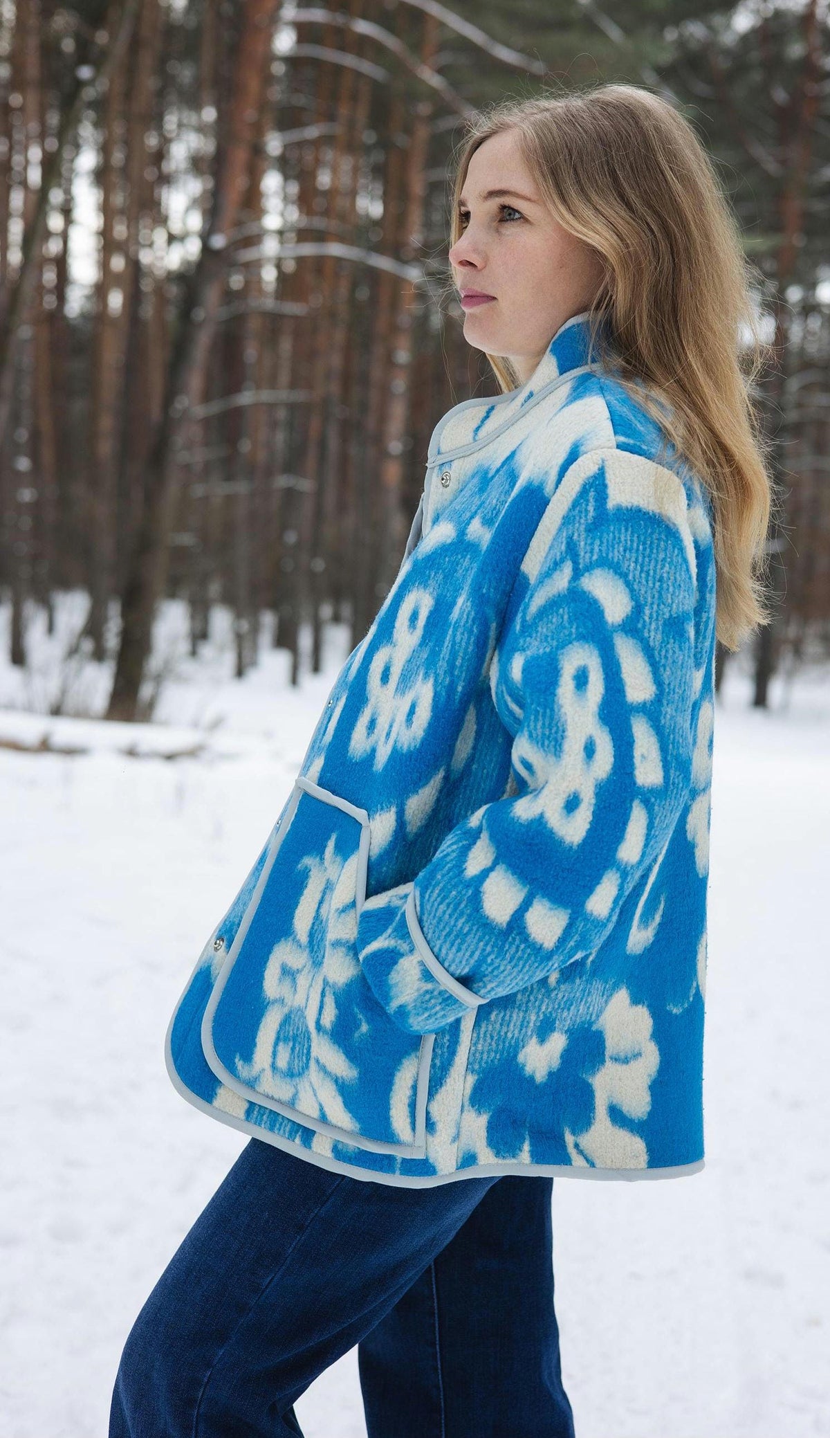 Vintage Wool Blanket Coat – Blue and White Floral Oversize Jacket – Women's Size M