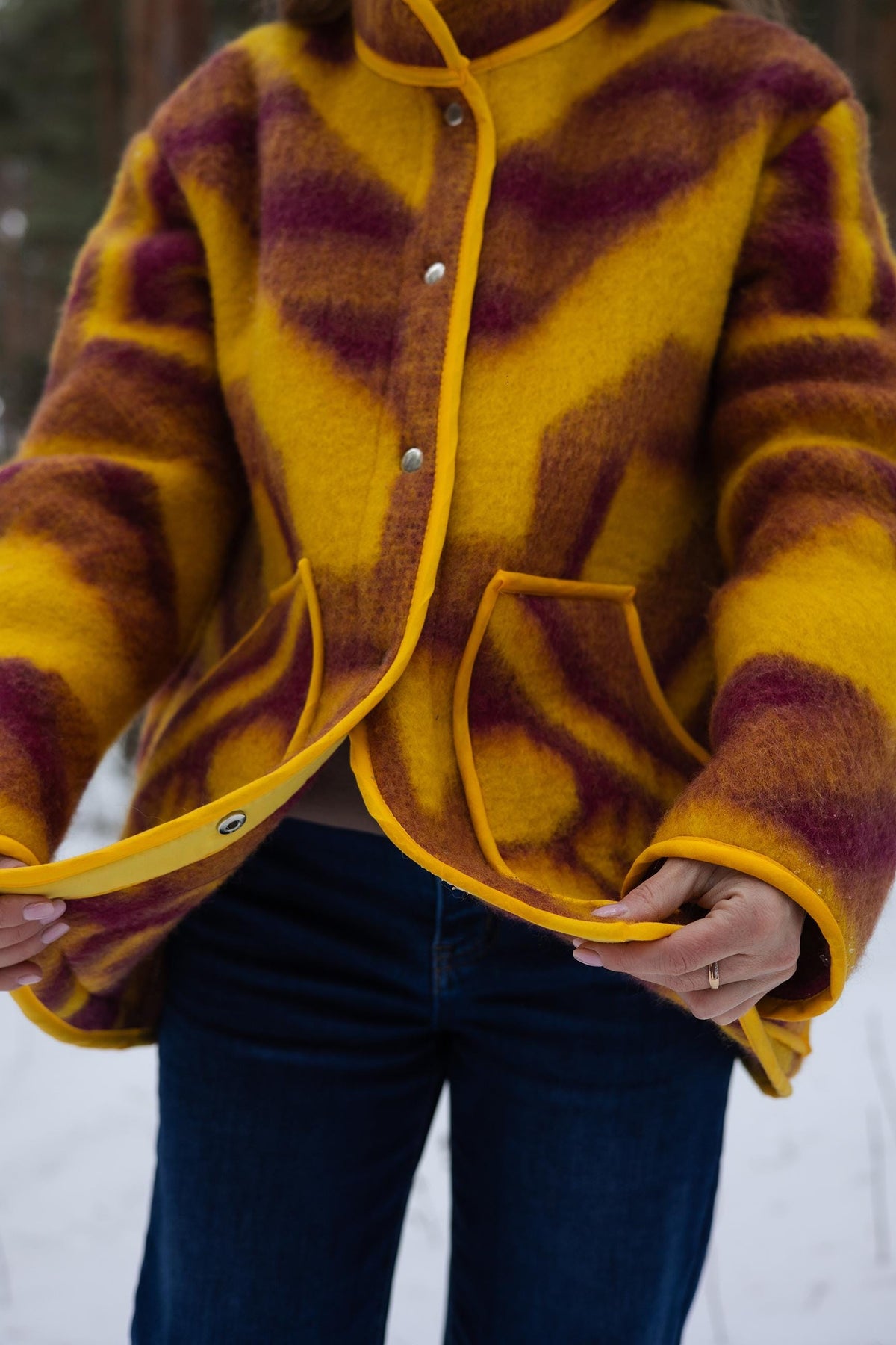Handmade Pure Wool Blanket Jacket – Warm Geometric Chore Coat (Size L)