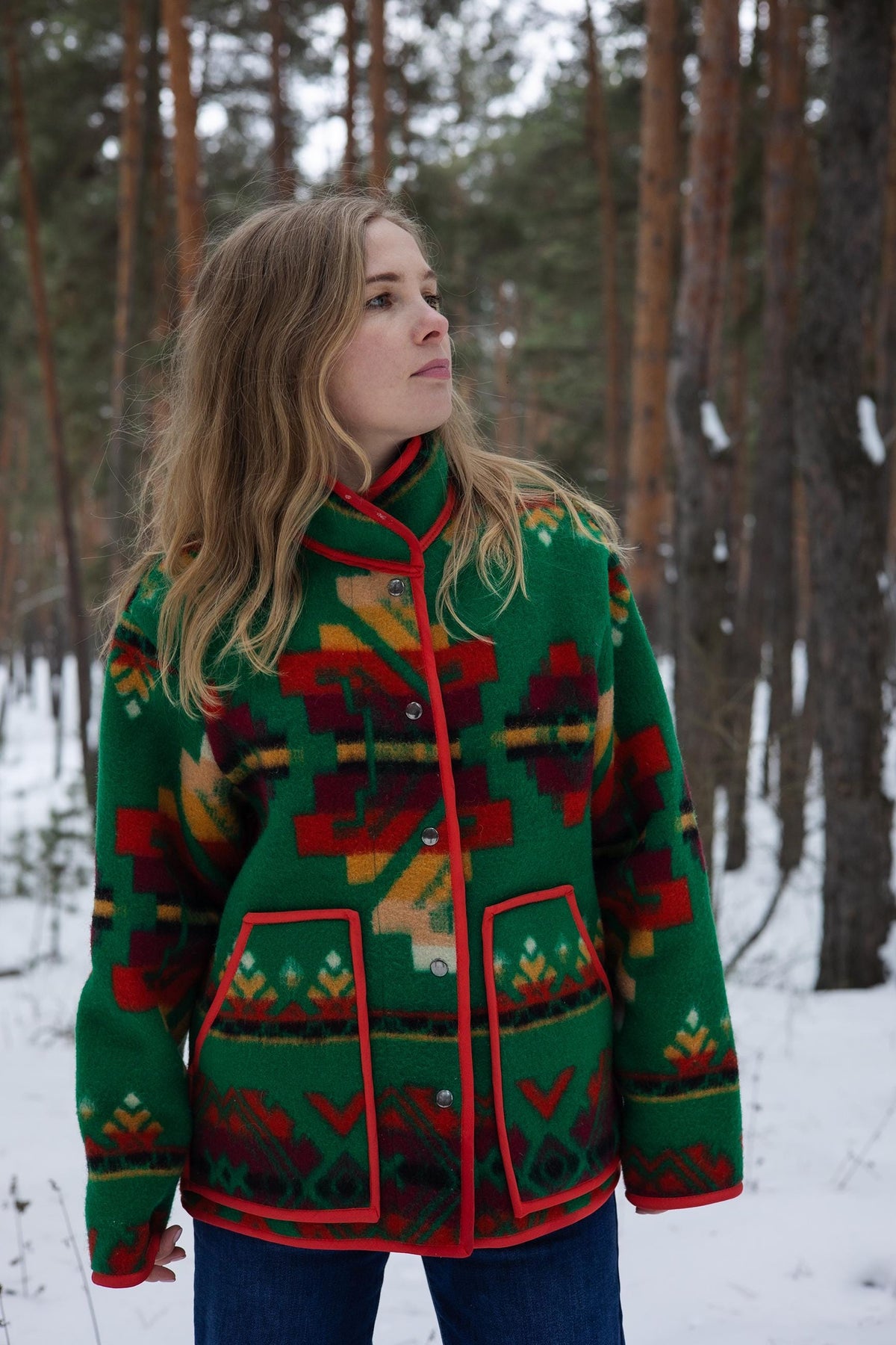 Vintage-Style Wool Blanket Jacket – Vibrant Emerald Green Geometric Pattern, Size M