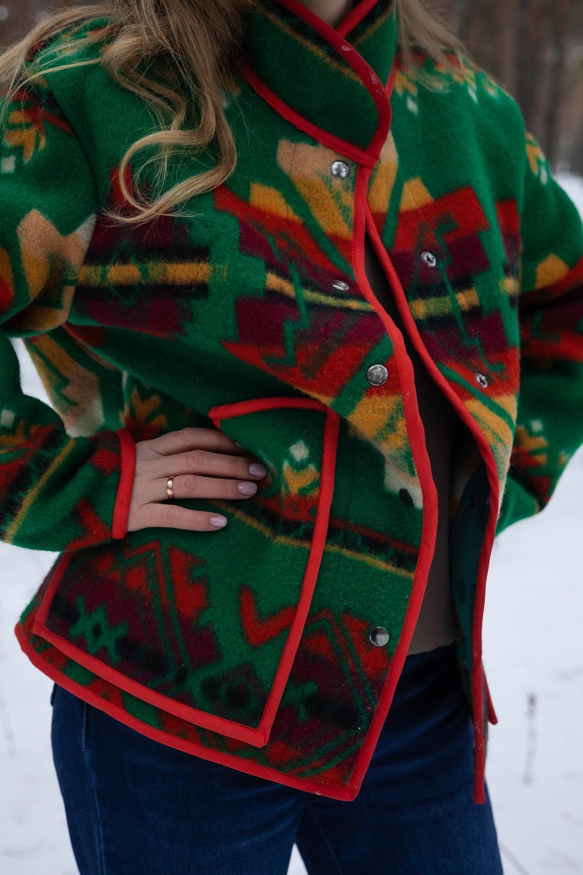 Vintage-Style Wool Blanket Jacket – Vibrant Emerald Green Geometric Pattern, Size M