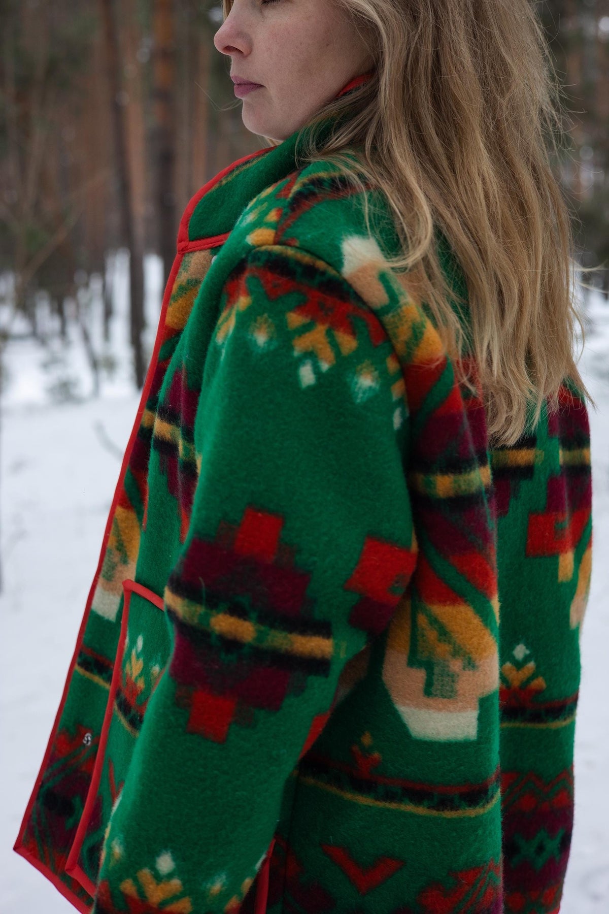 Vintage-Style Wool Blanket Jacket – Vibrant Emerald Green Geometric Pattern, Size M