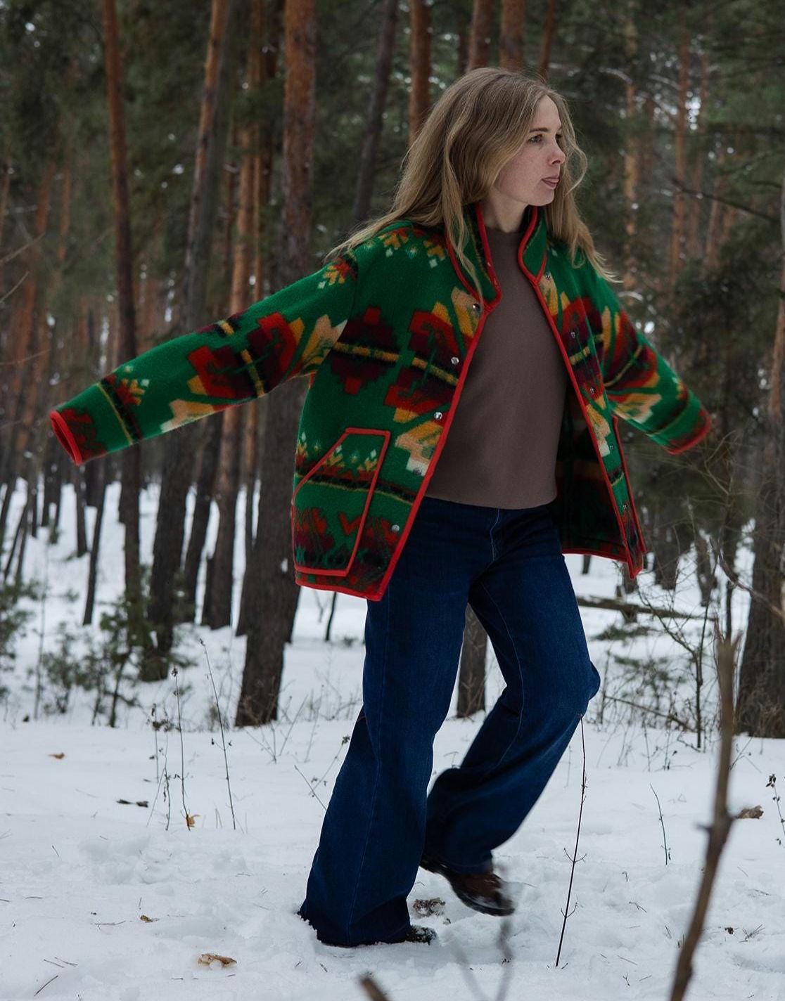 Vintage-Style Wool Blanket Jacket – Vibrant Emerald Green Geometric Pattern, Size M