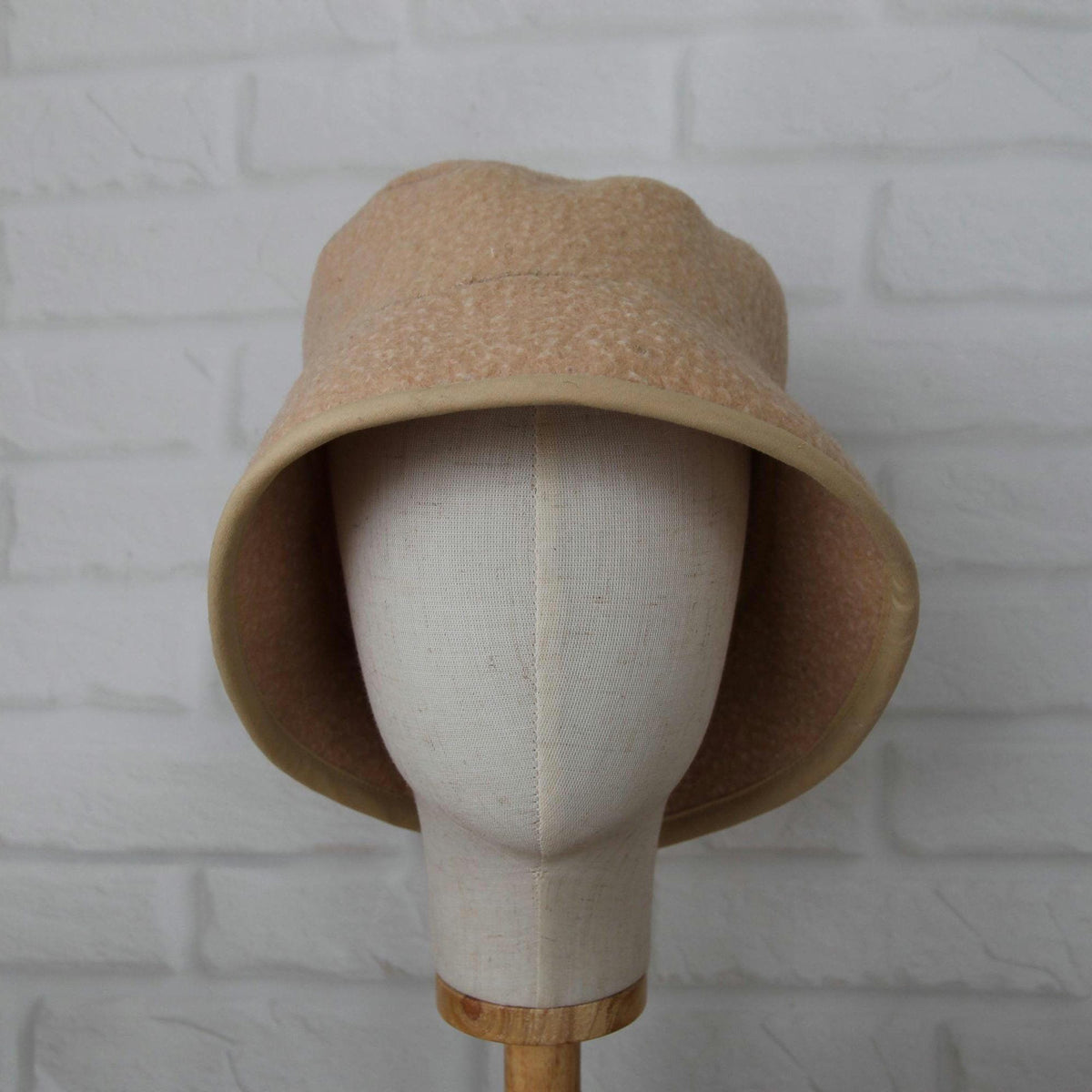 Beige Wool Sauna Hat – Bucket Style Heat Protection for Spa Wellness