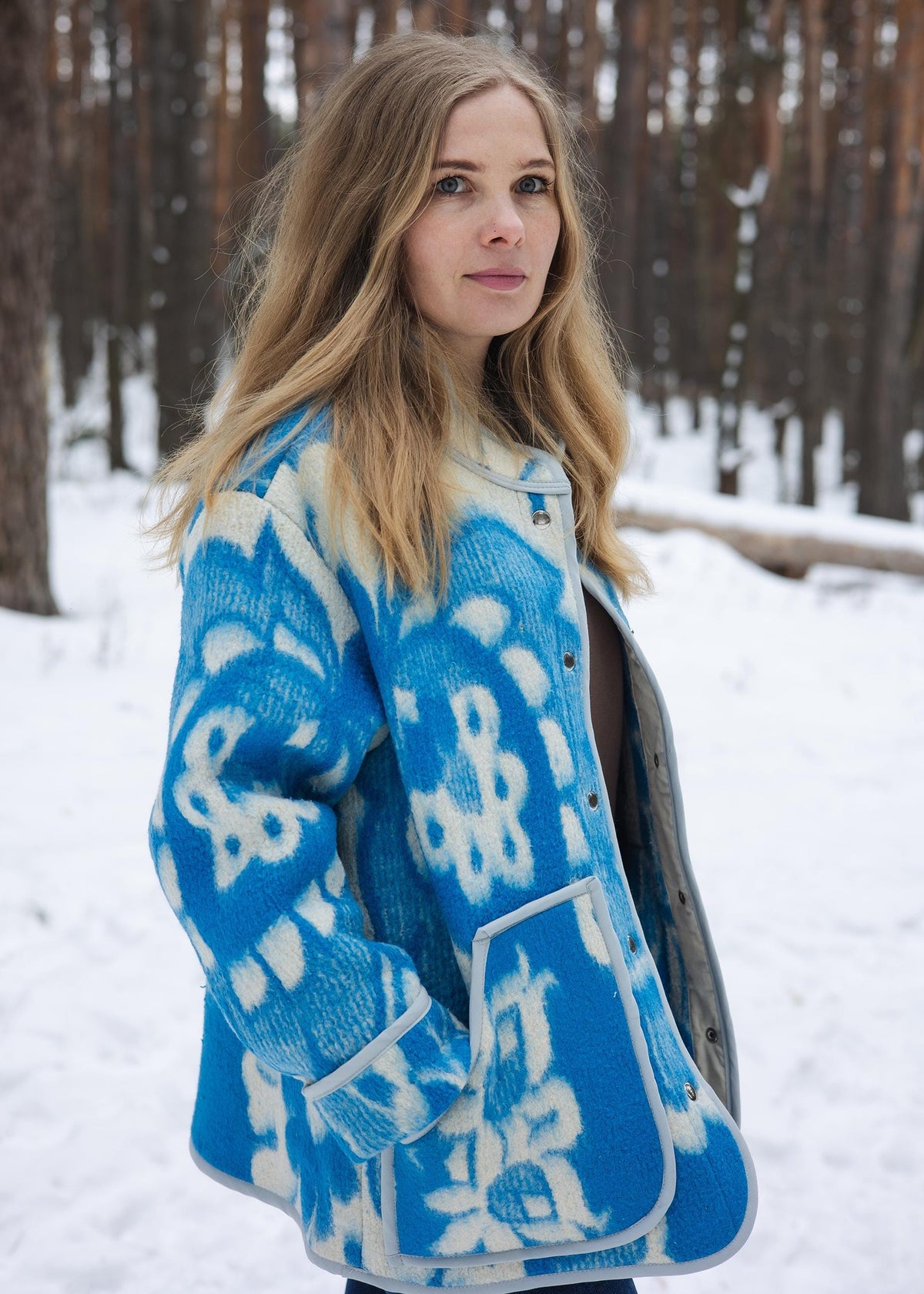 Vintage Wool Blanket Coat – Blue and White Floral Oversize Jacket – Women's Size M