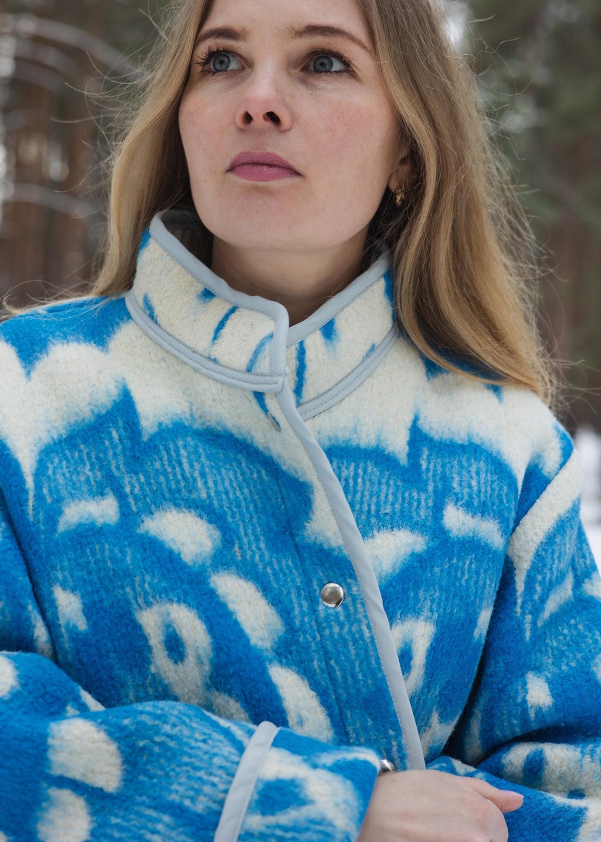 Vintage Wool Blanket Coat – Blue and White Floral Oversize Jacket – Women's Size M