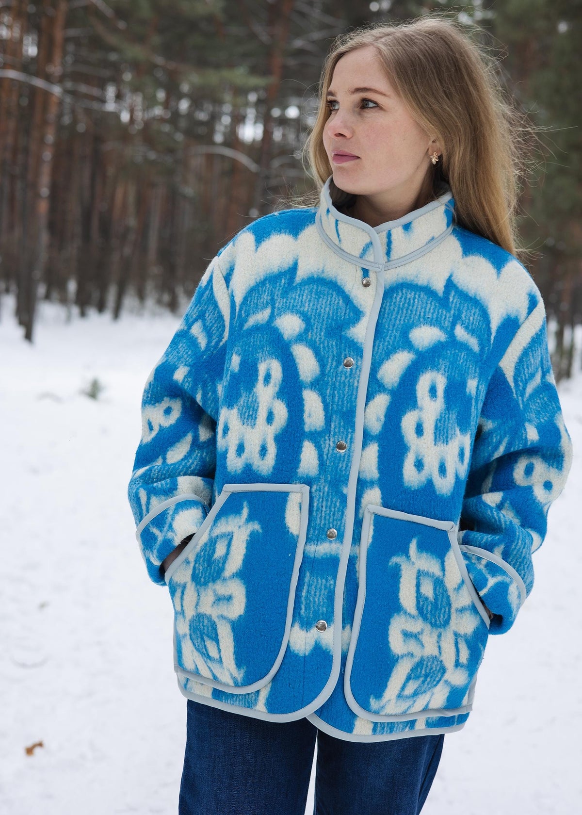 Vintage Wool Blanket Coat – Blue and White Floral Oversize Jacket – Women's Size M