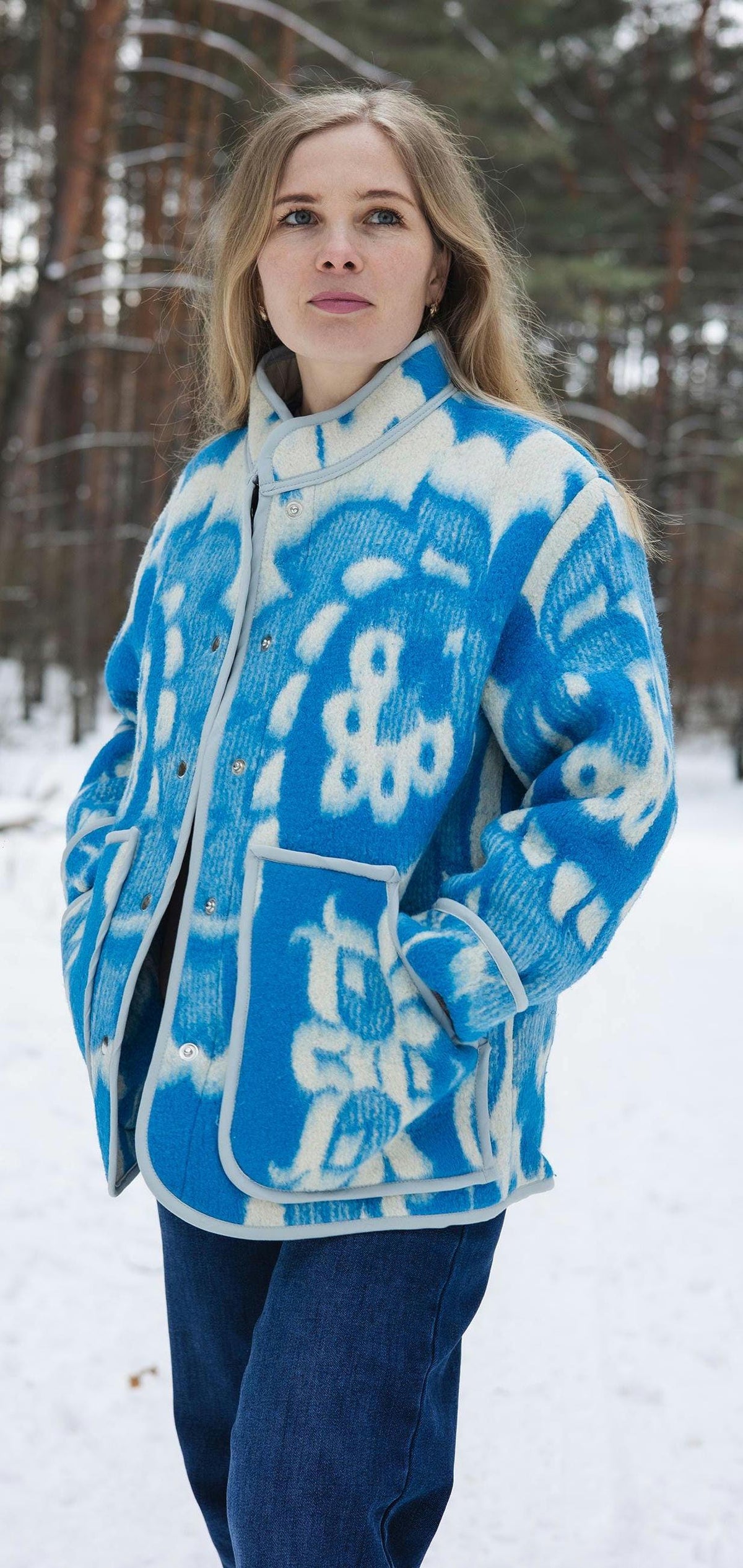 Vintage Wool Blanket Coat – Blue and White Floral Oversize Jacket – Women's Size M