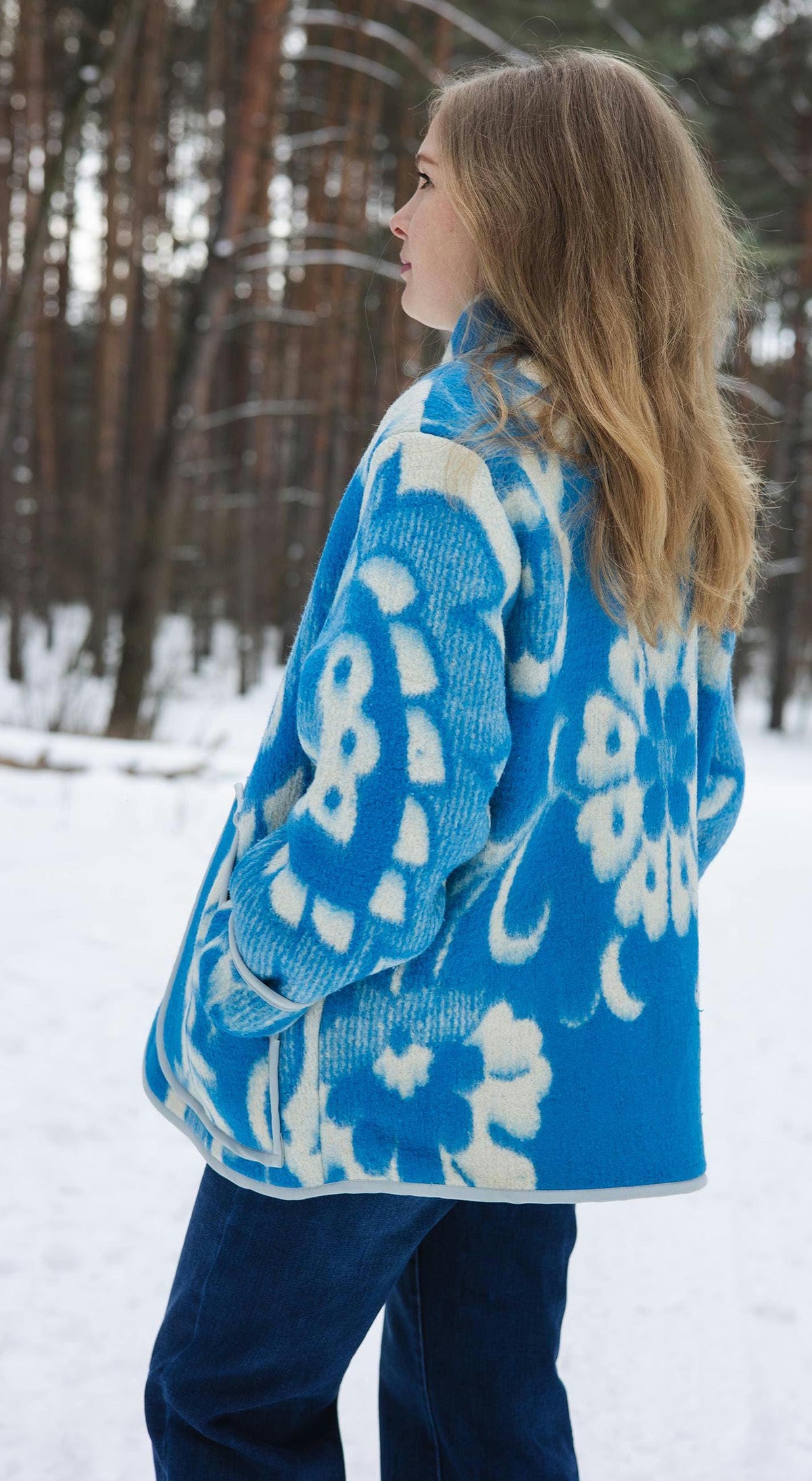 Vintage Wool Blanket Coat – Blue and White Floral Oversize Jacket – Women's Size M