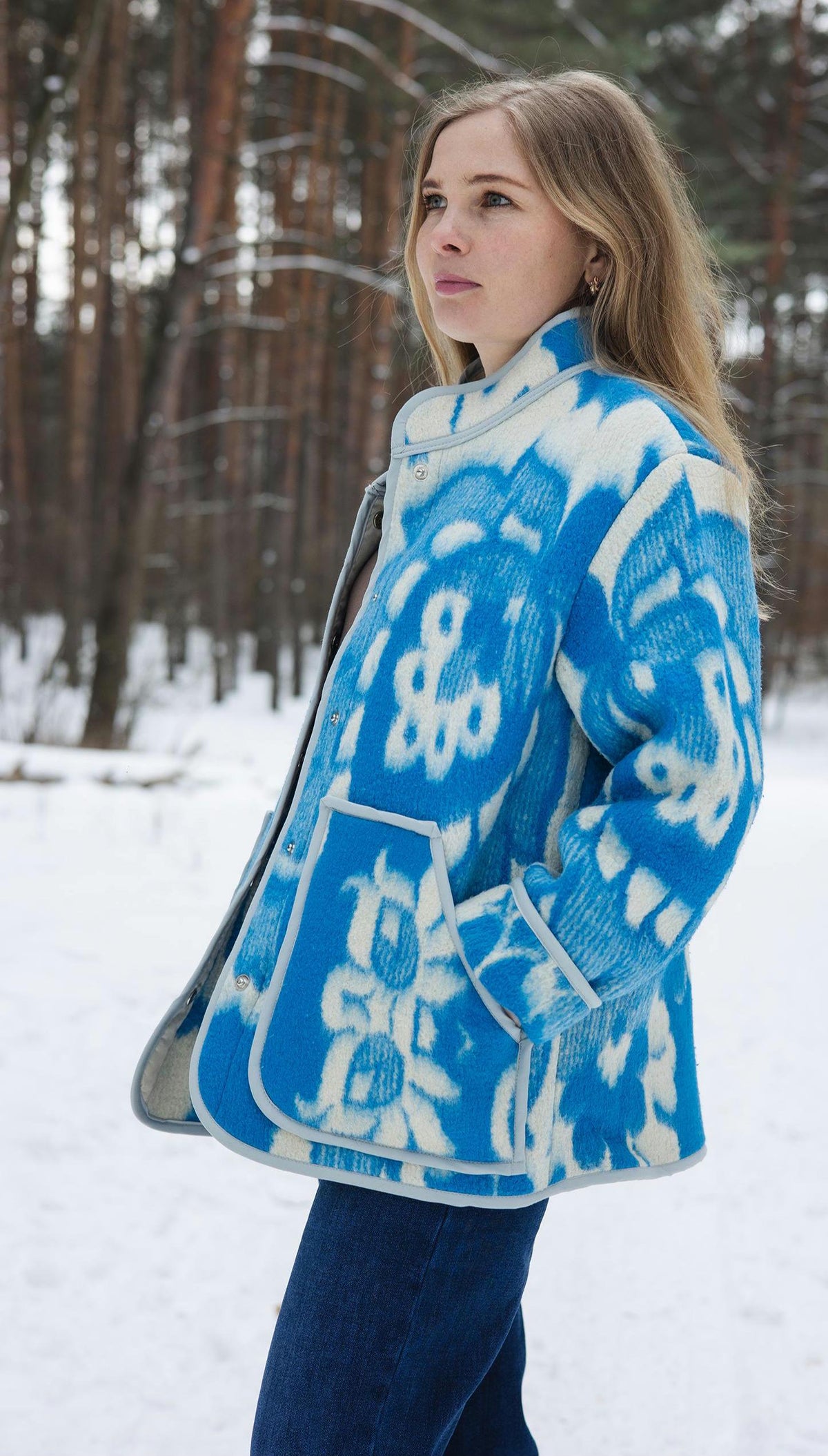 Vintage Wool Blanket Coat – Blue and White Floral Oversize Jacket – Women's Size M