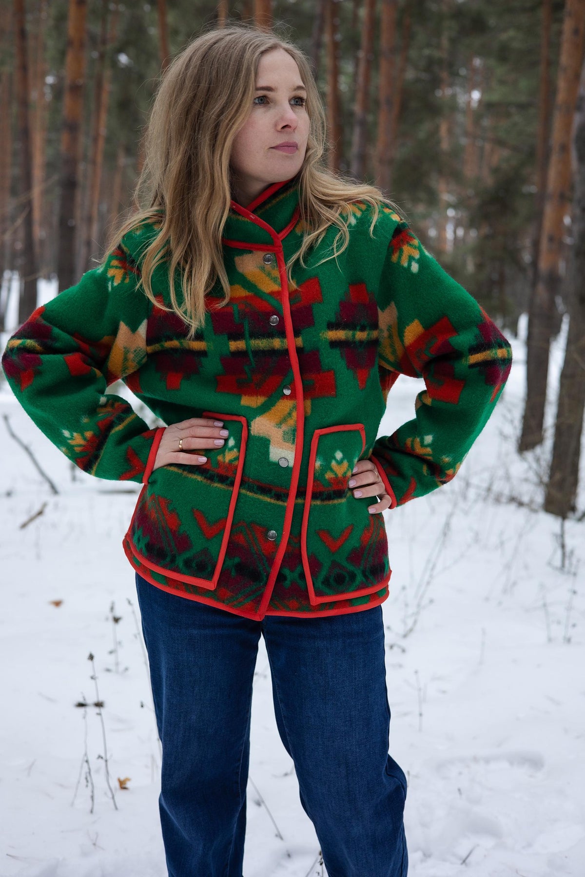 Vintage-Style Wool Blanket Jacket – Vibrant Emerald Green Geometric Pattern, Size M
