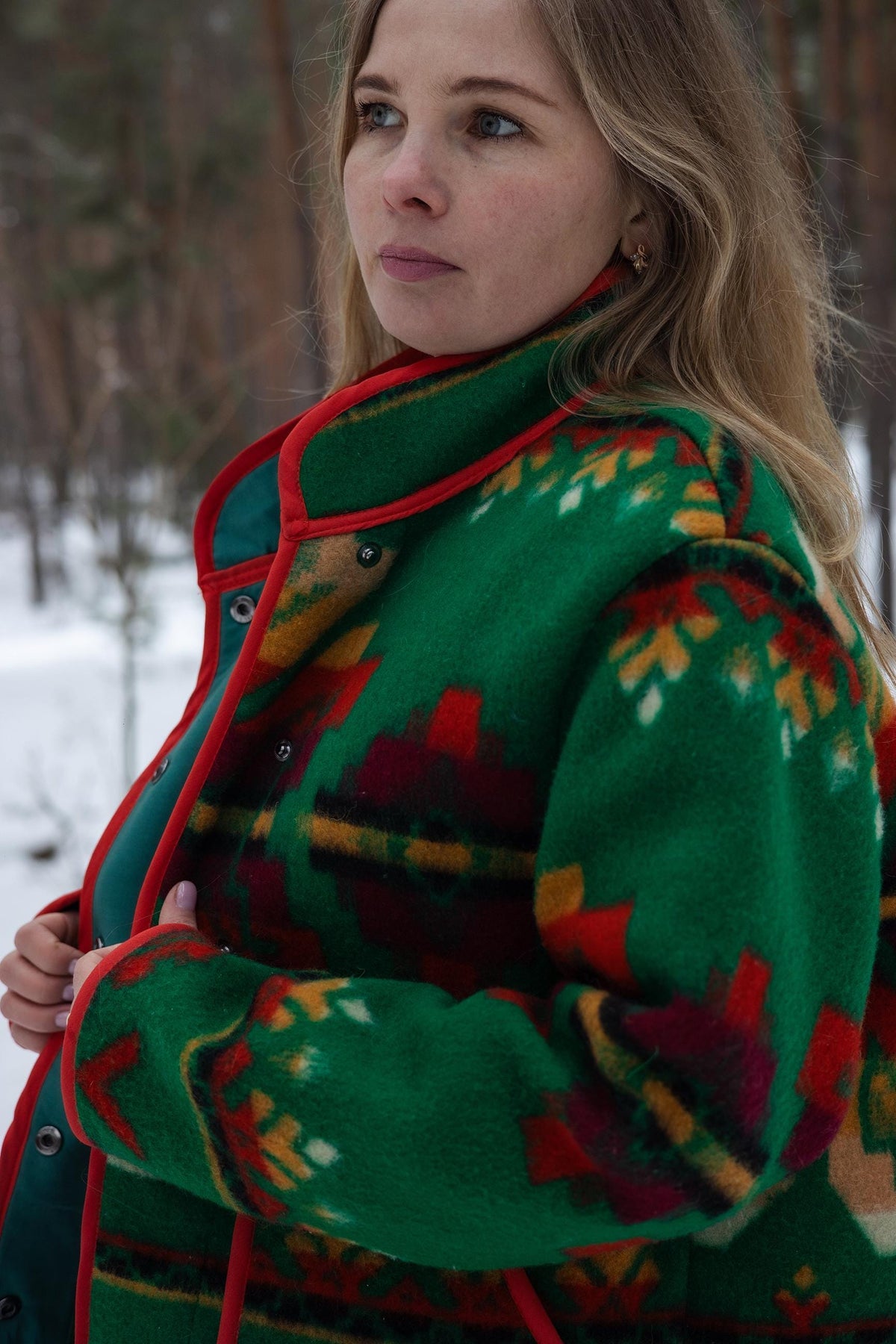 Vintage-Style Wool Blanket Jacket – Vibrant Emerald Green Geometric Pattern, Size M