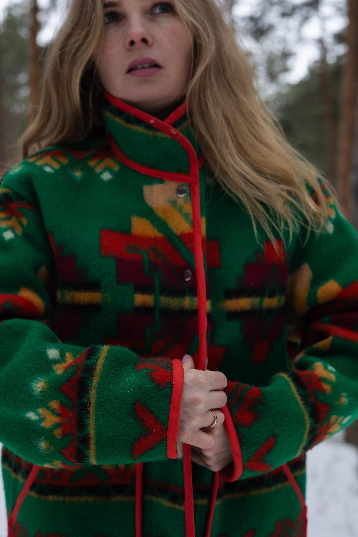 Vintage-Style Wool Blanket Jacket – Vibrant Emerald Green Geometric Pattern, Size M