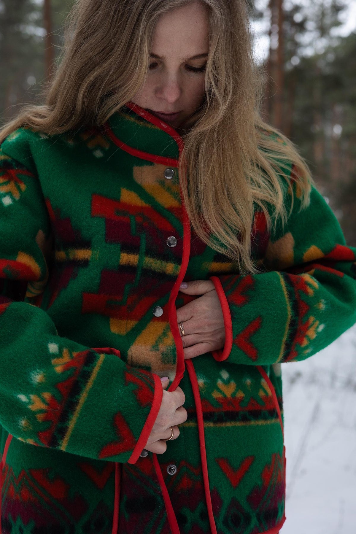 Vintage-Style Wool Blanket Jacket – Vibrant Emerald Green Geometric Pattern, Size M