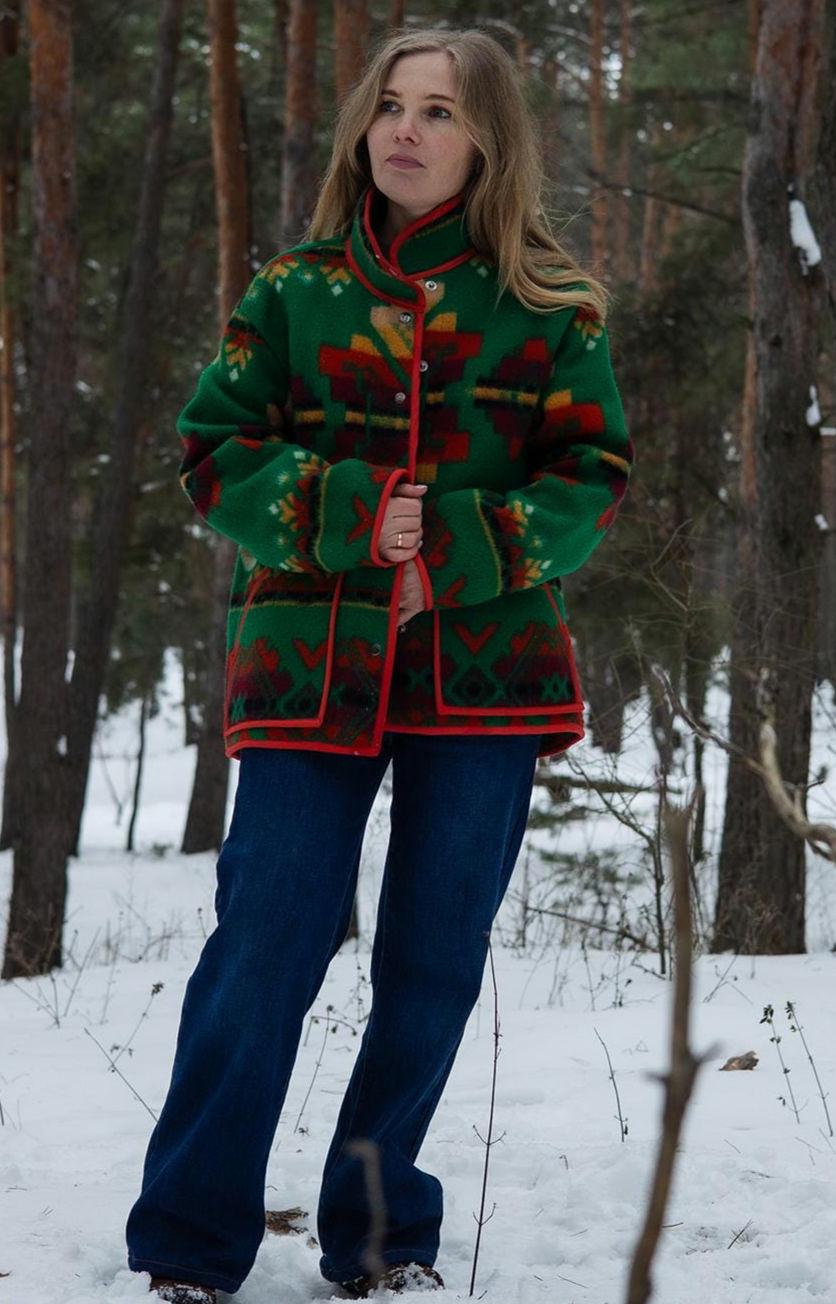 Vintage-Style Wool Blanket Jacket – Vibrant Emerald Green Geometric Pattern, Size M