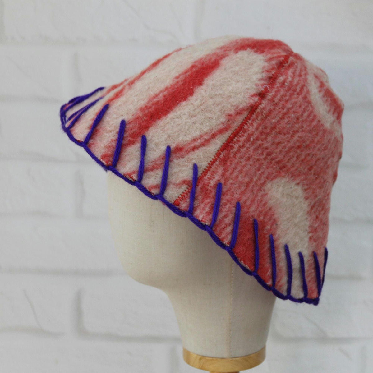 Reversible Wool Sauna Hat, Red Cream Banya Cap, Handfelted Heat Protection (35x21cm)