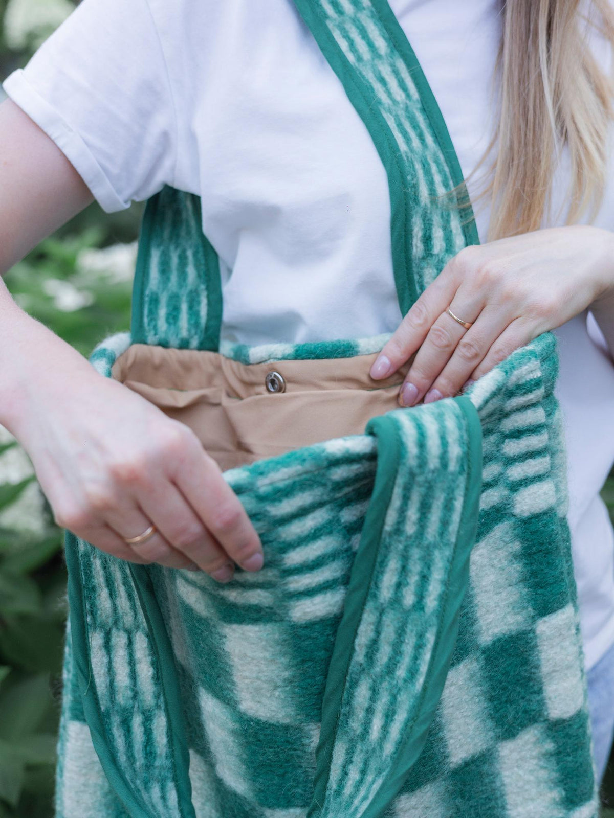 Green Wool Tote Bag Made from Vintage Blanket, Long Handles, Lined with Snap Closure, Upcycled Wool Shoulder Bag,Soft Cozy Handmade Tote