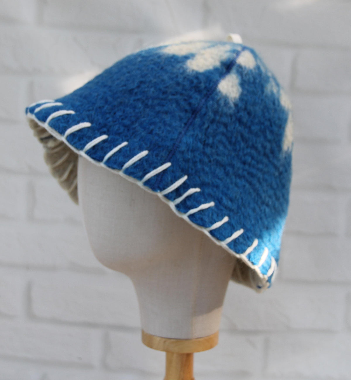 Felted Wool Sauna Hat with Hand Stitching and Flower Motif - Protect Your Hair and Enhance Your Spa Experience - Large (35x22 cm)