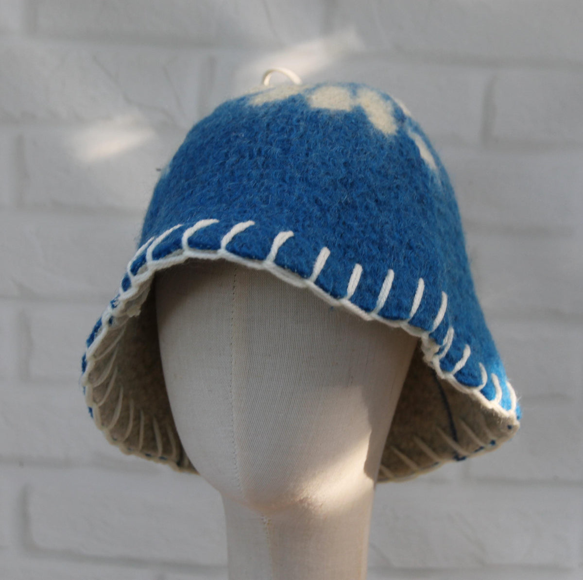 Felted Wool Sauna Hat with Hand Stitching and Flower Motif - Protect Your Hair and Enhance Your Spa Experience - Large (35x22 cm)