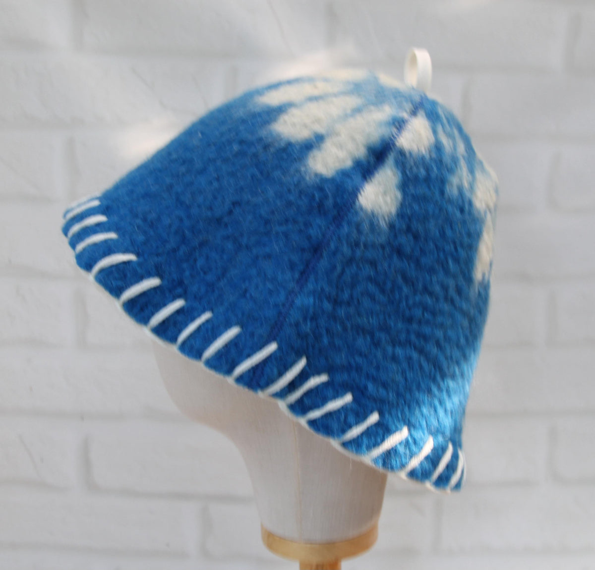 Felted Wool Sauna Hat with Hand Stitching and Flower Motif - Protect Your Hair and Enhance Your Spa Experience - Large (35x22 cm)