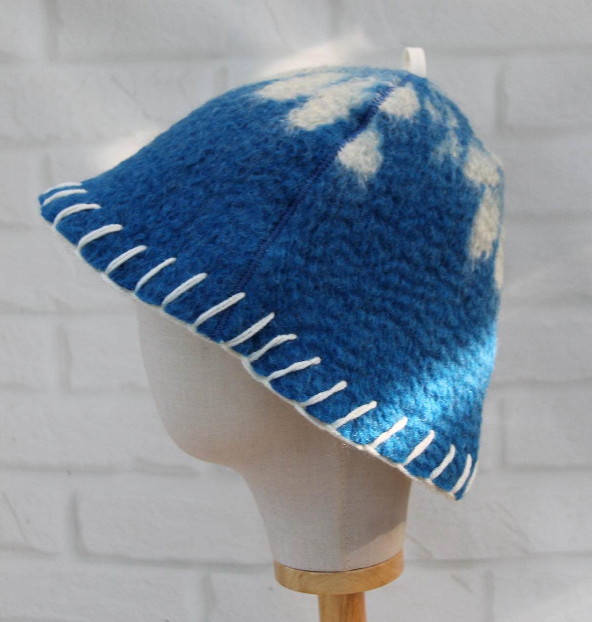 Felted Wool Sauna Hat with Hand Stitching and Flower Motif - Protect Your Hair and Enhance Your Spa Experience - Large (35x22 cm)