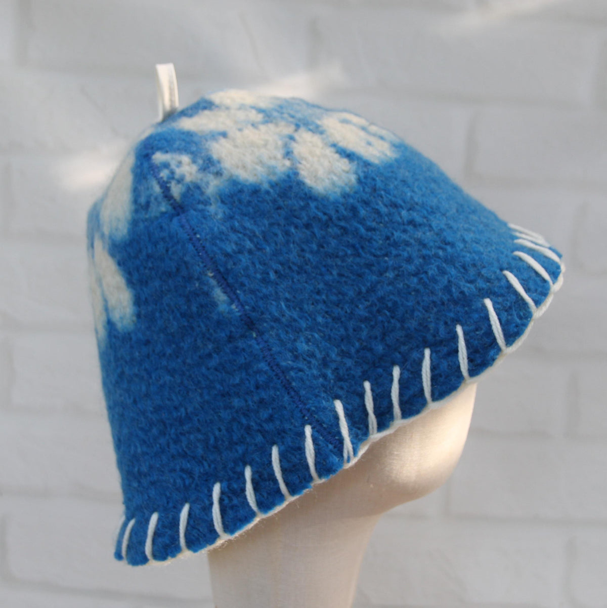 Felted Wool Sauna Hat with Hand Stitching and Flower Motif - Protect Your Hair and Enhance Your Spa Experience - Large (35x22 cm)