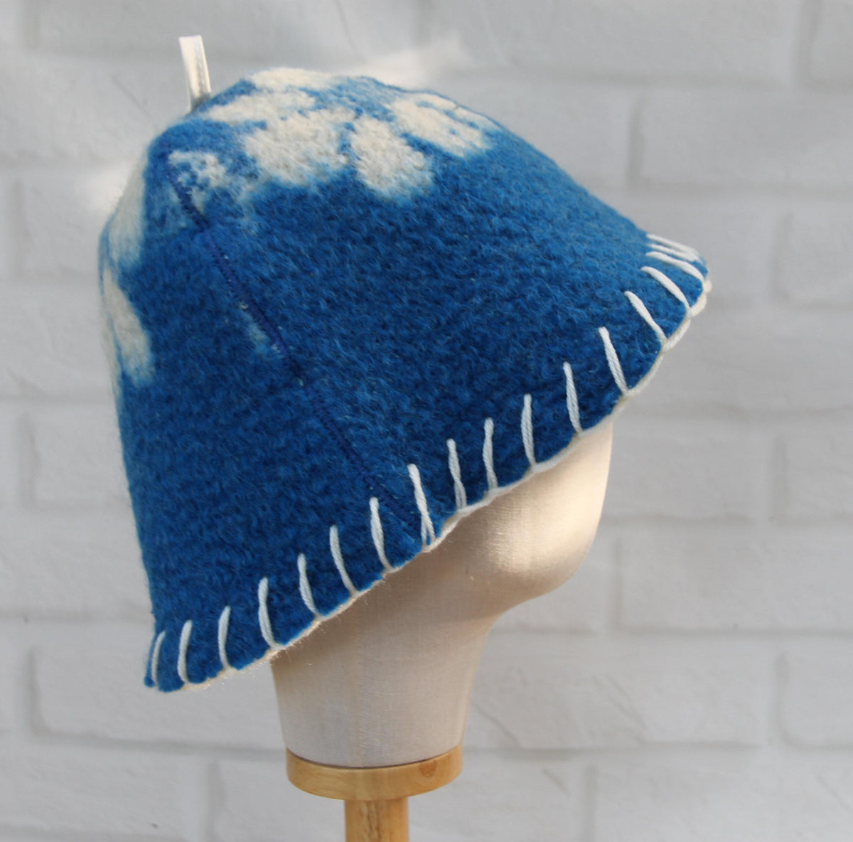 Felted Wool Sauna Hat with Hand Stitching and Flower Motif - Protect Your Hair and Enhance Your Spa Experience - Large (35x22 cm)