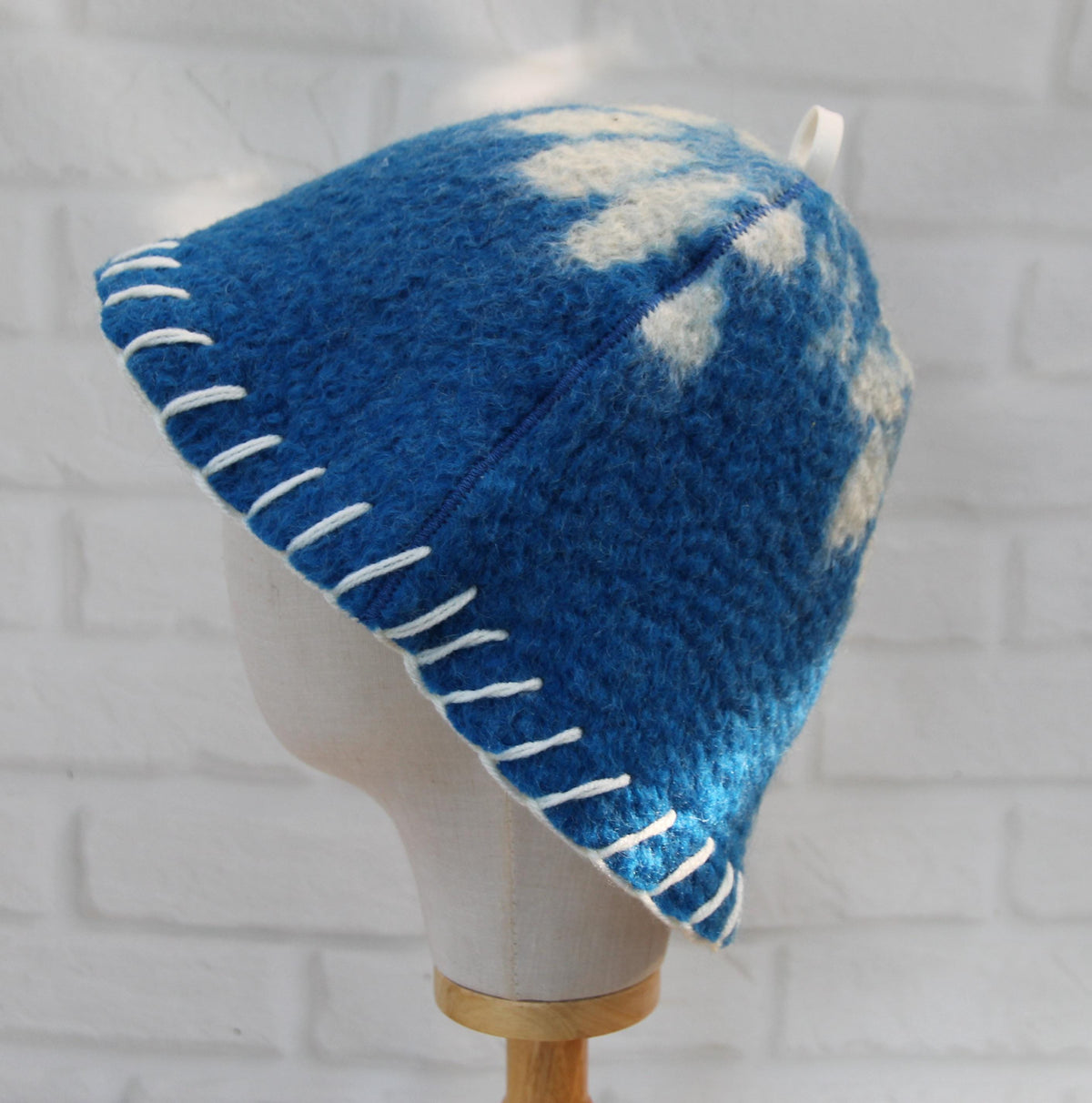 Felted Wool Sauna Hat with Hand Stitching and Flower Motif - Protect Your Hair and Enhance Your Spa Experience - Large (35x22 cm)