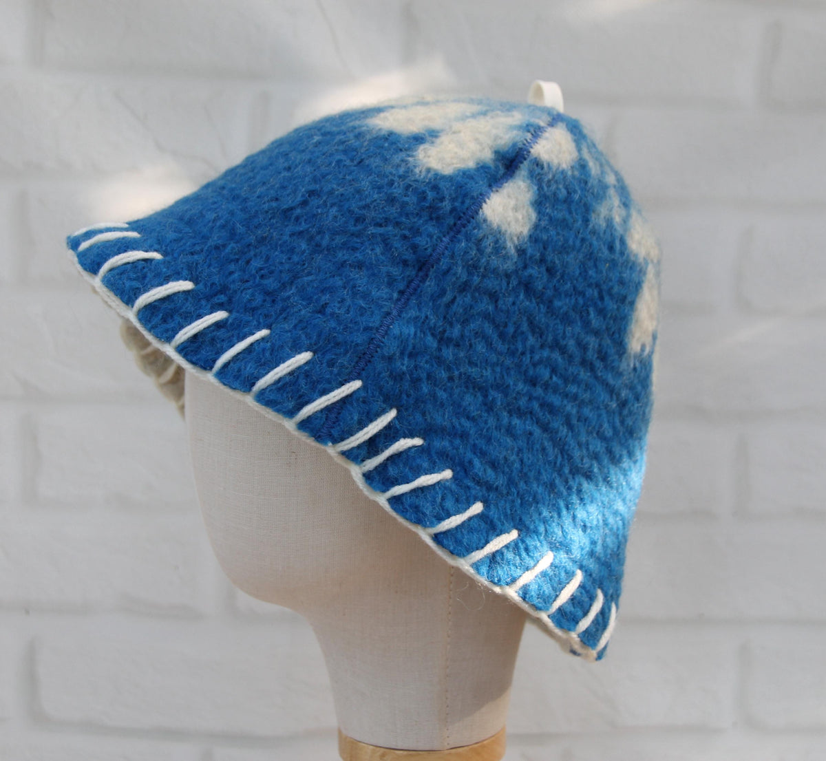 Felted Wool Sauna Hat with Hand Stitching and Flower Motif - Protect Your Hair and Enhance Your Spa Experience - Large (35x22 cm)