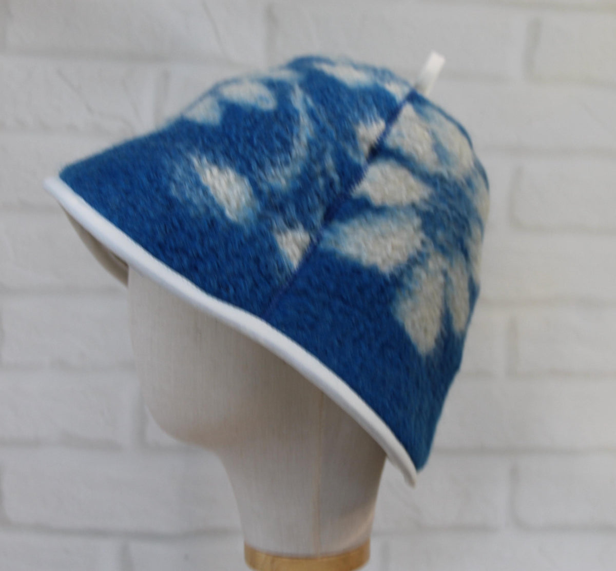 Handmade 100% Natural Wool Sauna Hat - Blue White Floral Felted Spa Cap for Heat Protection, Hair Care Wellness - Large Size 35x22 cm