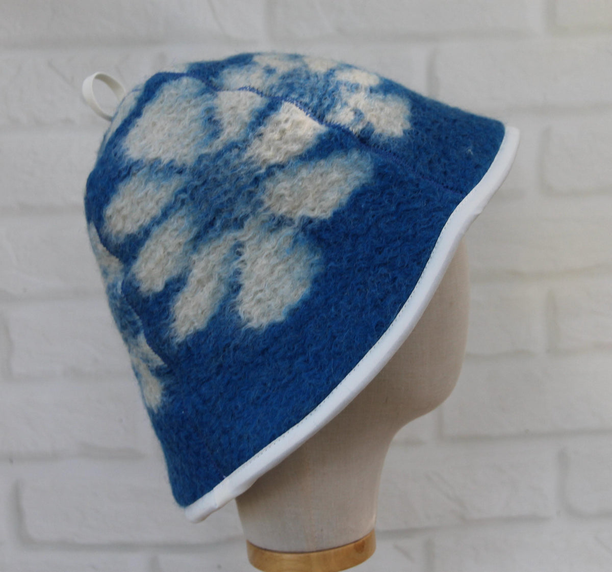Handmade 100% Natural Wool Sauna Hat - Blue White Floral Felted Spa Cap for Heat Protection, Hair Care Wellness - Large Size 35x22 cm