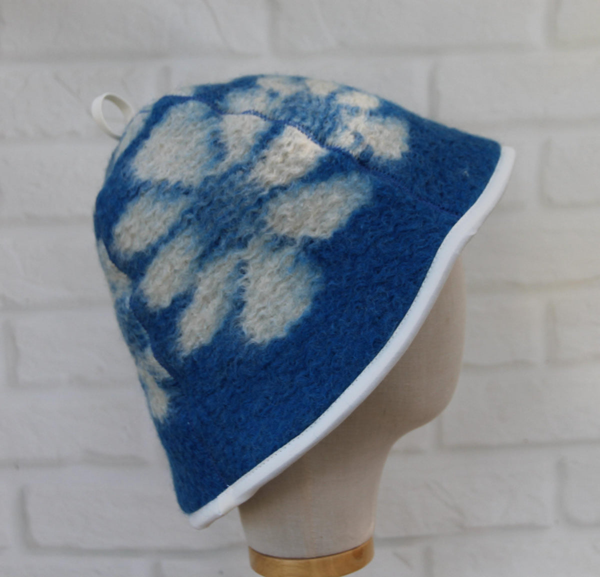 Handmade 100% Natural Wool Sauna Hat - Blue White Floral Felted Spa Cap for Heat Protection, Hair Care Wellness - Large Size 35x22 cm
