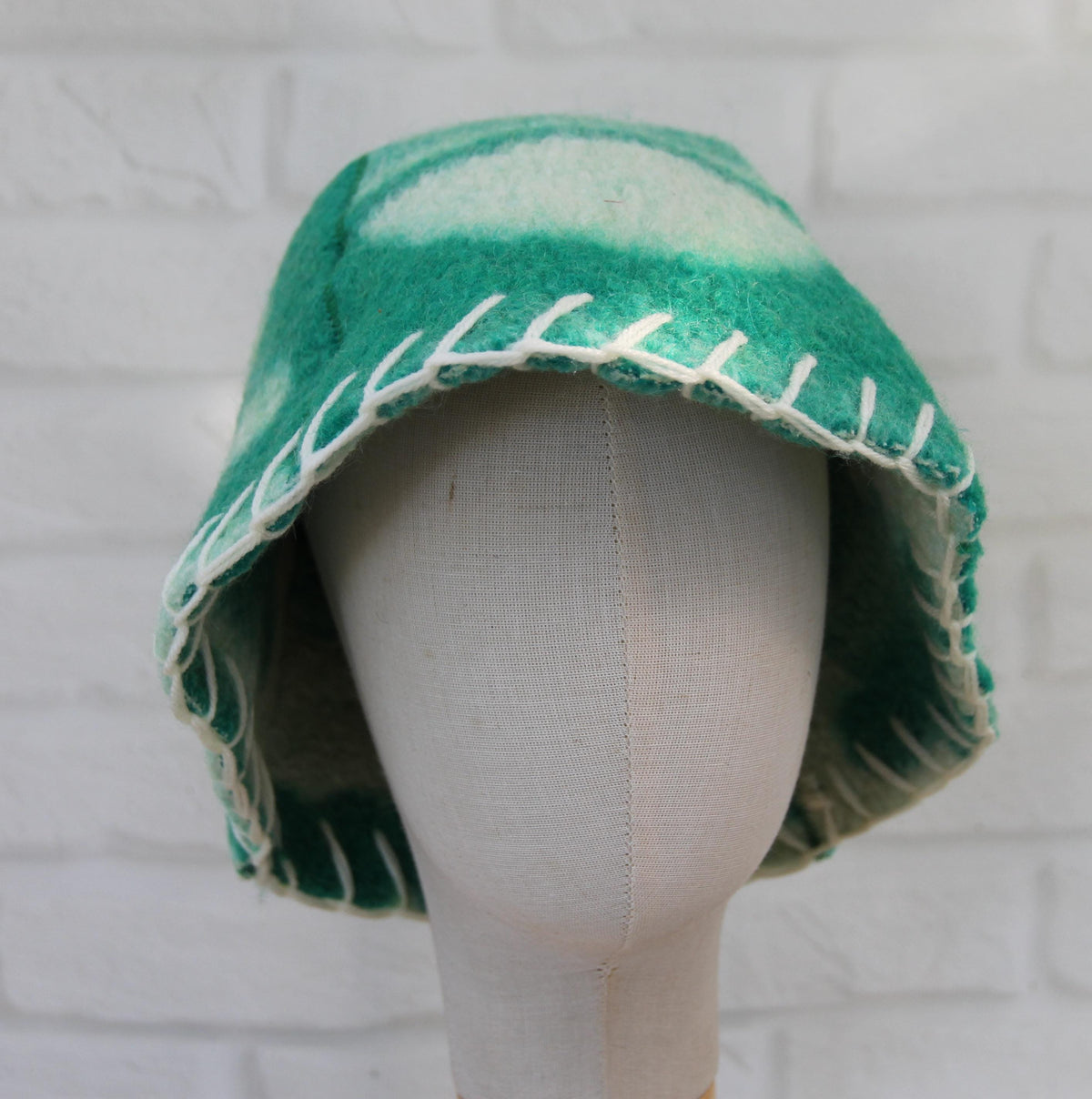 Handmade 100% Wool Sauna Hat with Hand Stitching - Green Cream Felted Spa Cap for Hair Care (36x22 cm / 14.2x8.7 in)