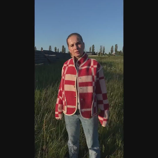 Upcycled Wool Blanket Jacket Red Checkered – Handmade Warm Coat M (44–46) Oversize, Vintage Wool Outerwear Women