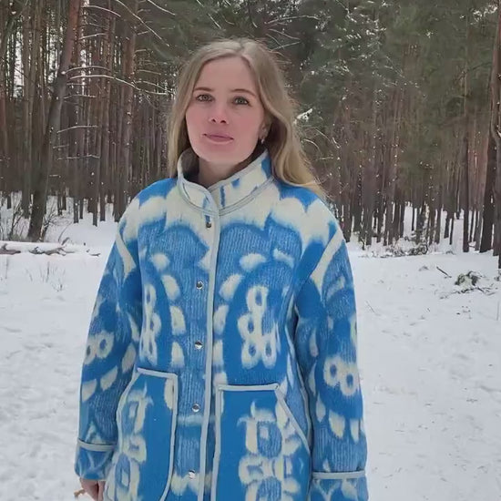Vintage Wool Blanket Coat – Blue and White Floral Oversize Jacket – Women's Size M
